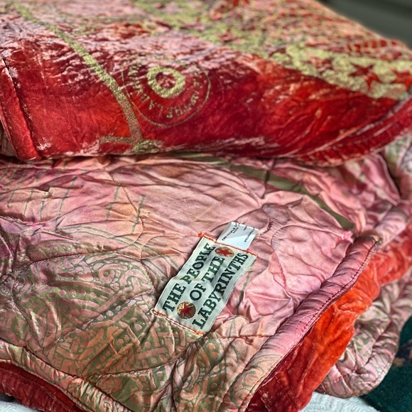 ✨THE PEOPLE OF THE LABYRINTHS✨ Huge Custom Comforter! 8ft x11ft Reversible - Picture 4 of 14